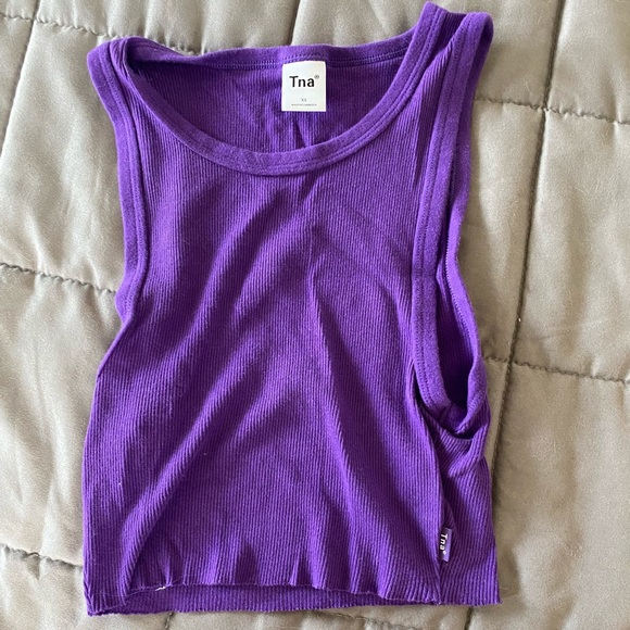Aritzia Tops - Aritzia TNA ribbed cropped racer tank